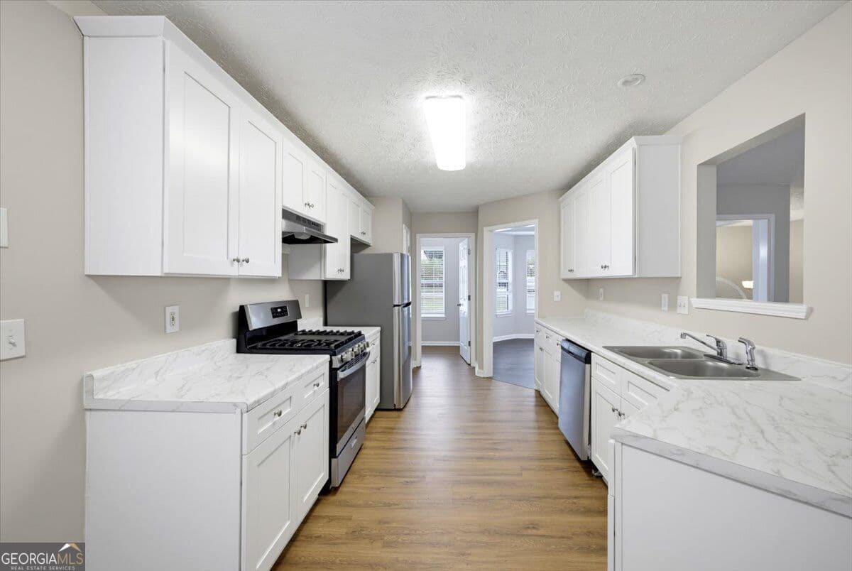 3 bedroom, 2 bathroom, 2,196 sq ft single family residence for sale at 9491 Whaleys Lake Lane, Jonesboro, GA 30238 — photo 10