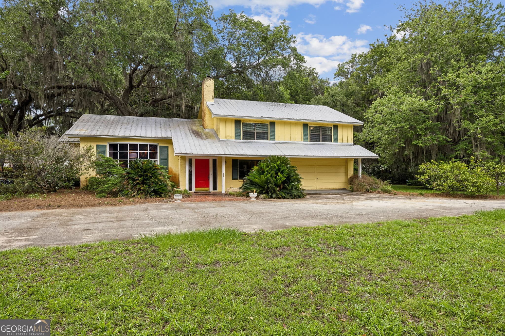 3 bedroom, 2.5 bathroom, 2,207 sq ft single family residence under contract at 711 Mildred Street, St. Marys, GA 31558