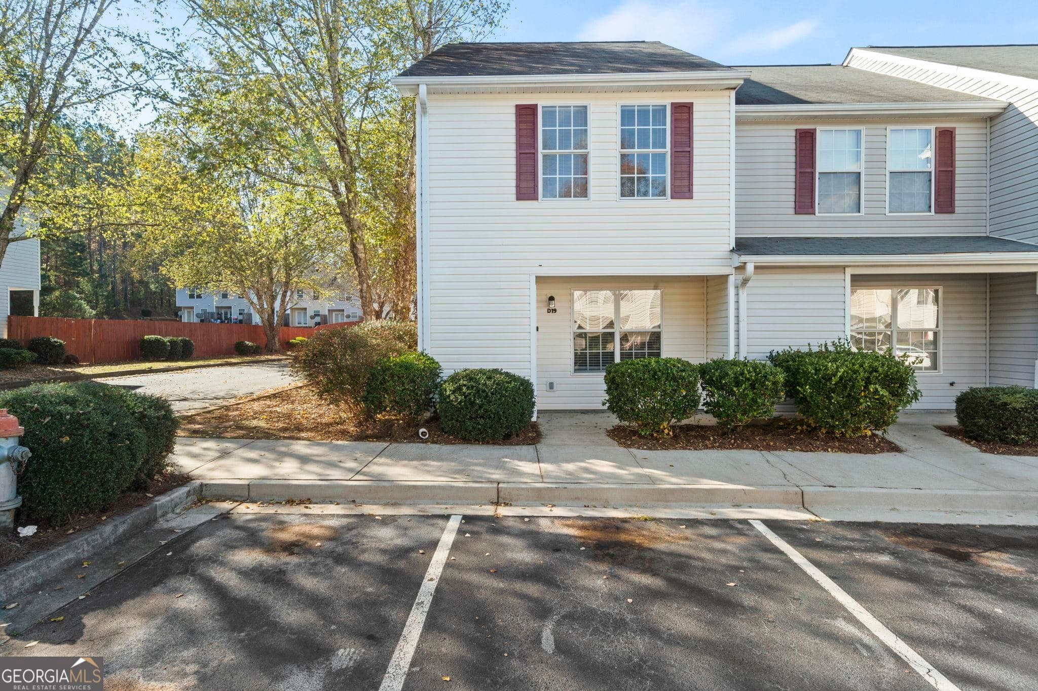 2 bedroom, 1.5 bathroom, 1,200 sq ft townhouse for rent at 1469 N 42 Highway B7, Jackson, GA 30233 for $1,225 a month — photo 2