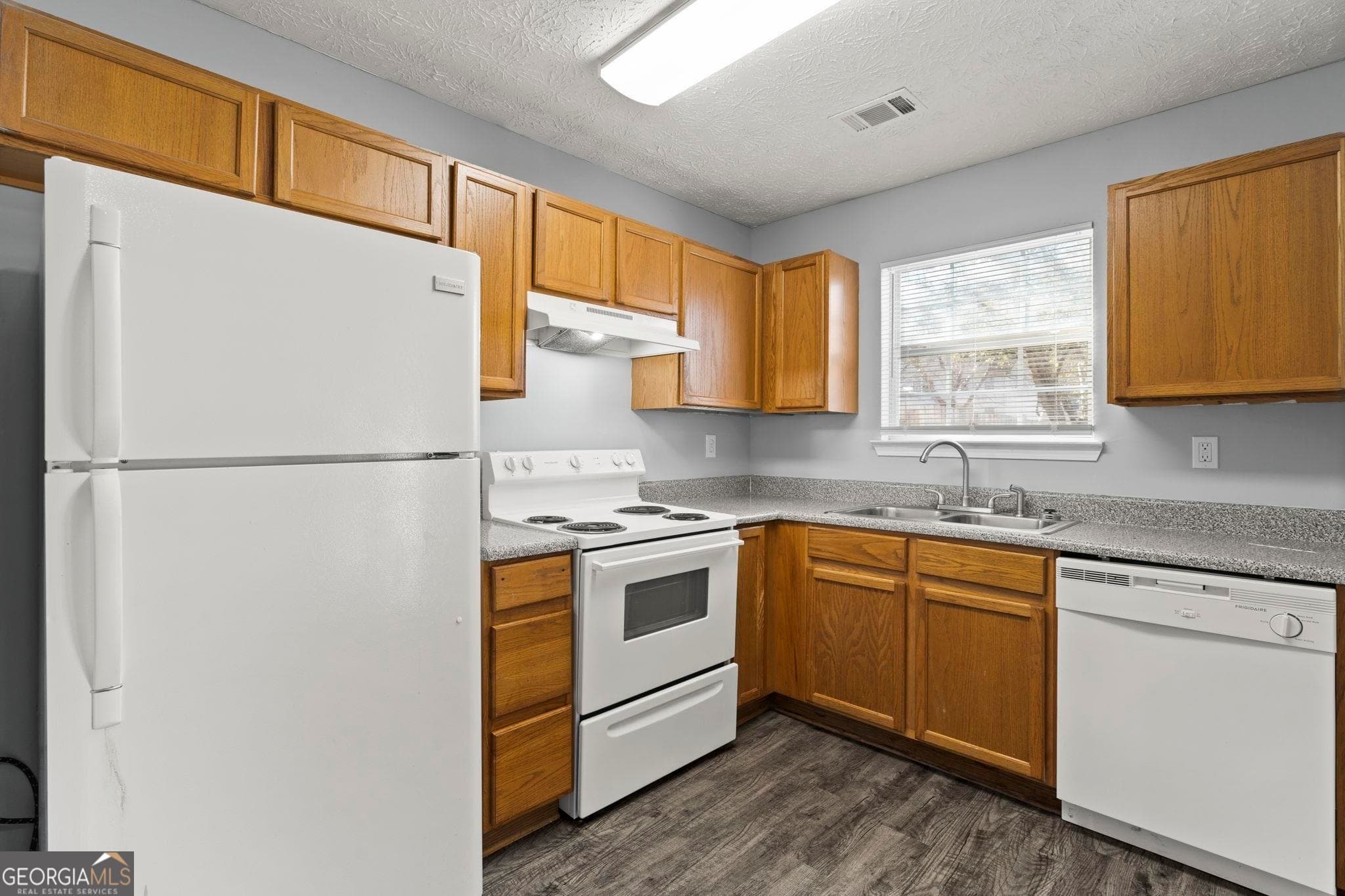 2 bedroom, 1.5 bathroom, 1,200 sq ft townhouse for rent at 1469 N 42 Highway B7, Jackson, GA 30233 for $1,225 a month — photo 6