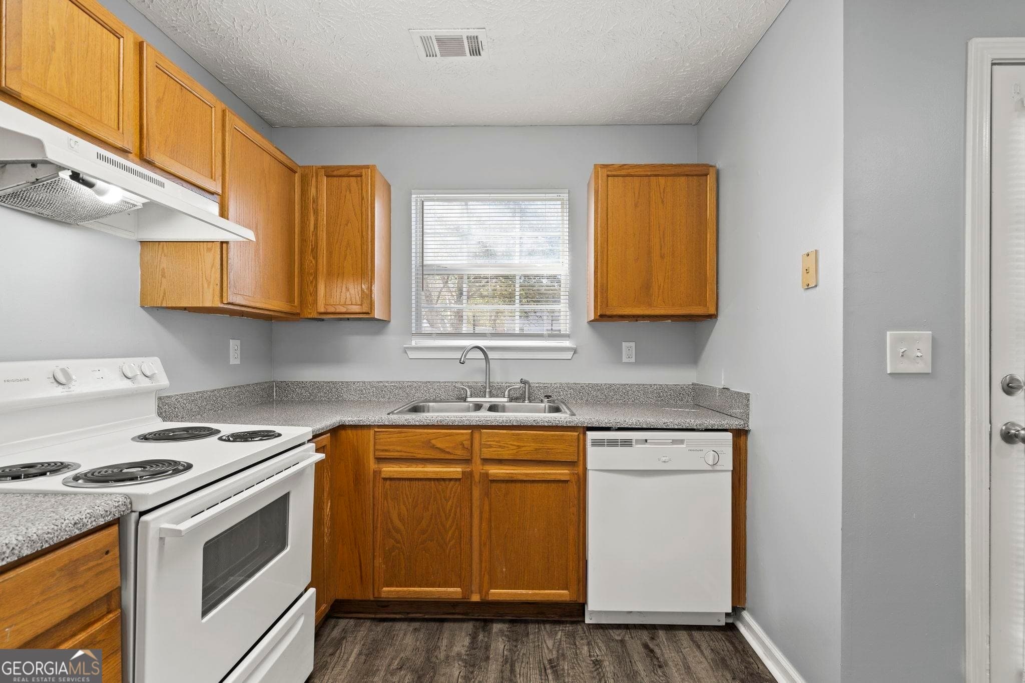 2 bedroom, 1.5 bathroom, 1,200 sq ft townhouse for rent at 1469 N 42 Highway B7, Jackson, GA 30233 for $1,225 a month — photo 7