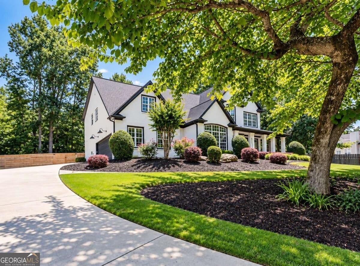 5 bedroom, 3 bathroom, 3,187 sq ft single family residence for sale at 2373 Oak Falls Lane, Buford, GA 30519 — photo 2