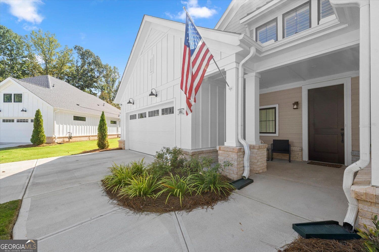 4 bedroom, 3.5 bathroom, 3,912 sq ft single family residence for sale at 3880 Manor Court Drive, Alpharetta, GA 30004 — photo 2