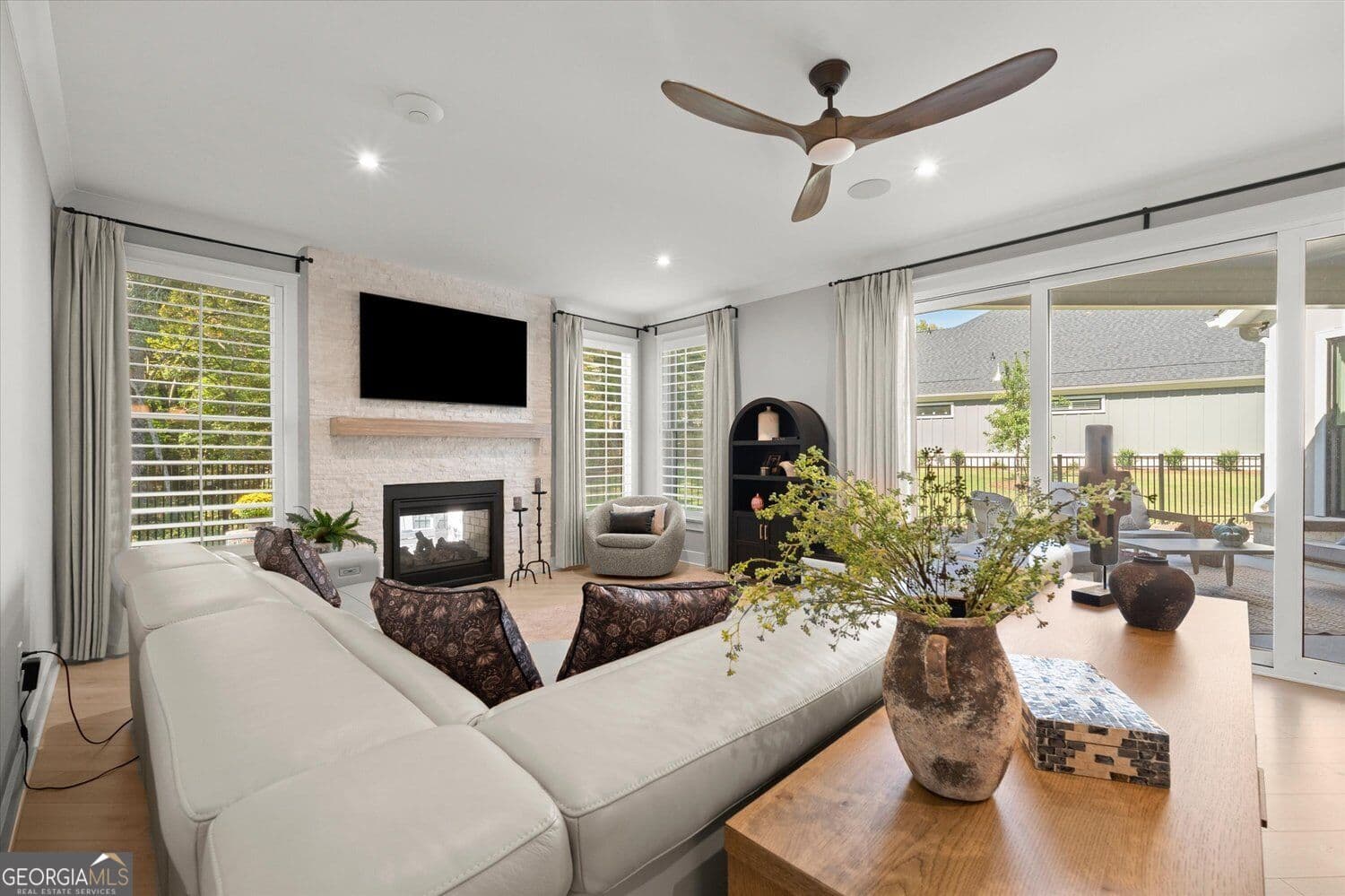 4 bedroom, 3.5 bathroom, 3,912 sq ft single family residence for sale at 3880 Manor Court Drive, Alpharetta, GA 30004 — photo 6