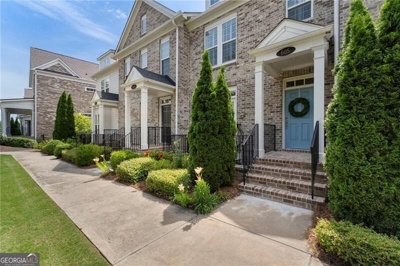3 bedroom, 3.5 bathroom, 1,945 sq ft townhouse sold at 605 Hanlon Way, Alpharetta, GA 30009
