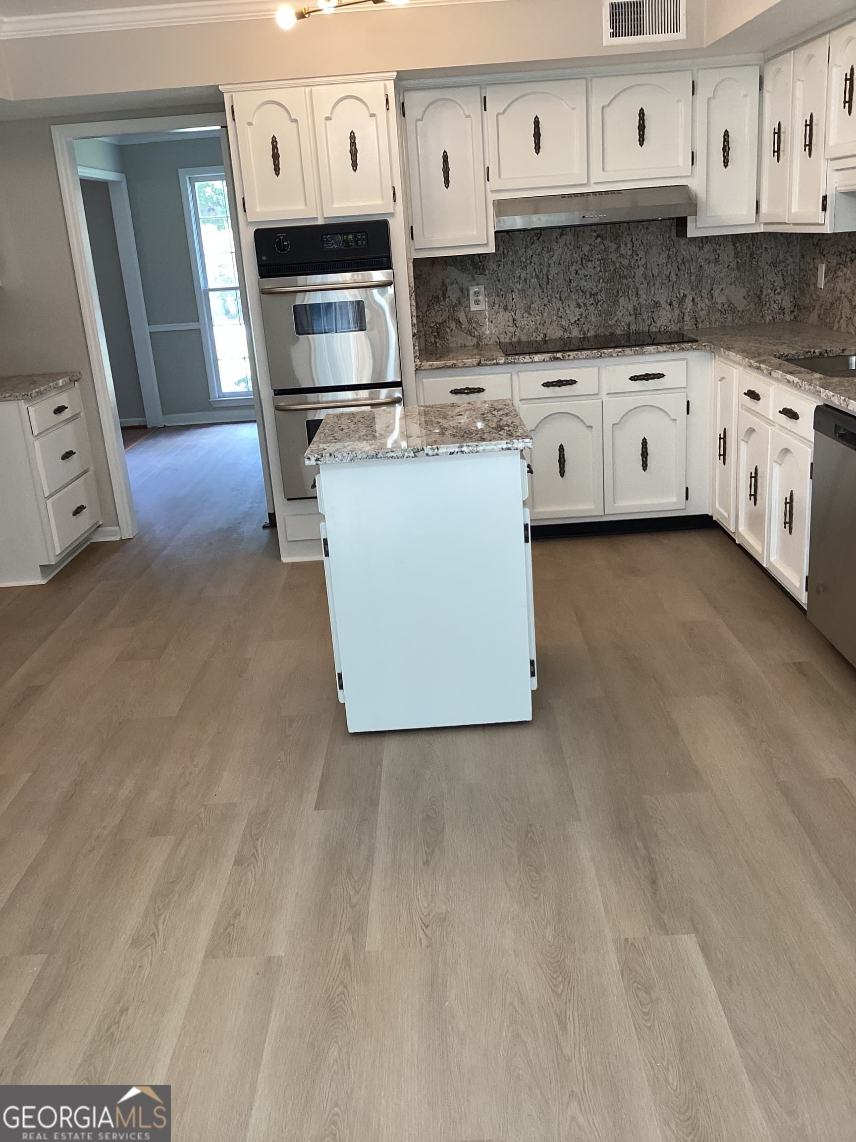 5 bedroom, 3.5 bathroom, 3,267 sq ft single family residence for sale at 4718 Velpoe Drive, Columbus, GA 31907 — photo 3