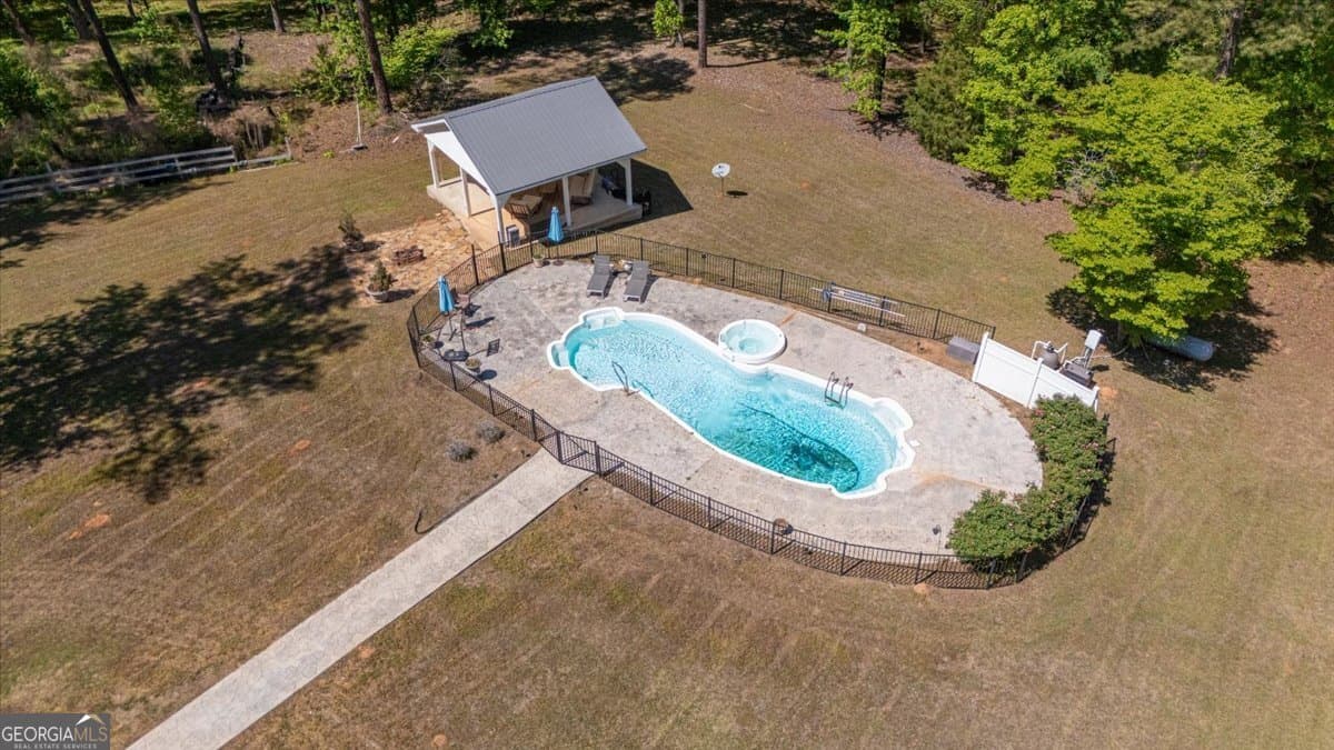 4 bedroom, 3.5 bathroom, 4,325 sq ft single family residence for sale at 5445 Wesleyan Drive, Macon, GA 31210 — photo 2