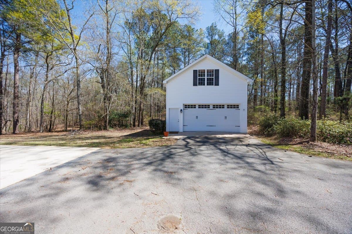 4 bedroom, 3.5 bathroom, 4,325 sq ft single family residence for sale at 5445 Wesleyan Drive, Macon, GA 31210 — photo 4