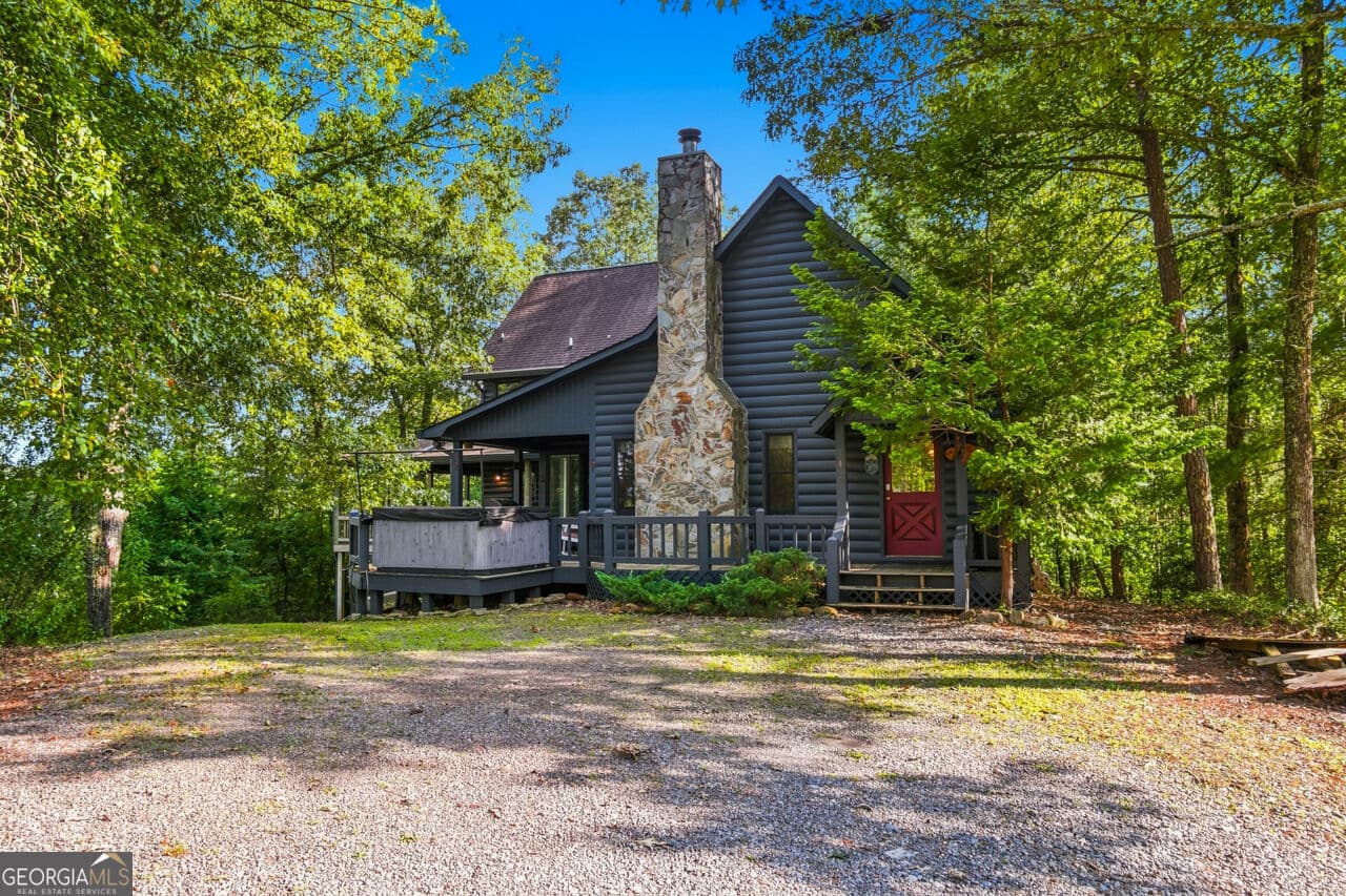 4 bedroom, 4 bathroom, 2,536 sq ft cabin,single family residence for sale at 142 Oak Hill Drive, Mineral Bluff, GA 30559 — photo 2