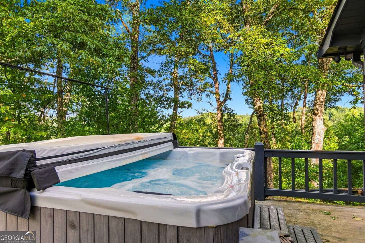 4 bedroom, 4 bathroom, 2,536 sq ft cabin,single family residence for sale at 142 Oak Hill Drive, Mineral Bluff, GA 30559 — photo 3