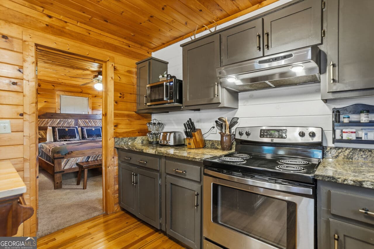 4 bedroom, 4 bathroom, 2,536 sq ft cabin,single family residence for sale at 142 Oak Hill Drive, Mineral Bluff, GA 30559 — photo 8