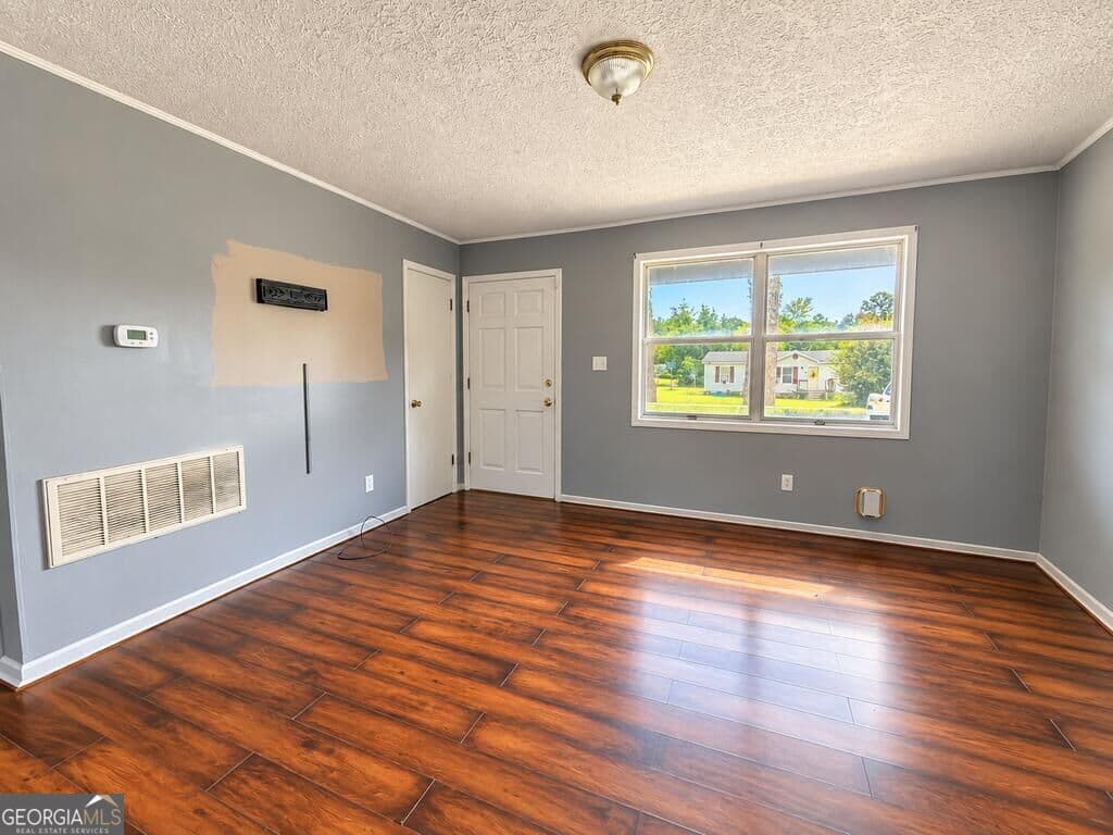 3 bedroom, 1 bathroom, 1,000 sq ft single family residence for sale at 261 13th Avenue, Cairo, GA 39828 — photo 3