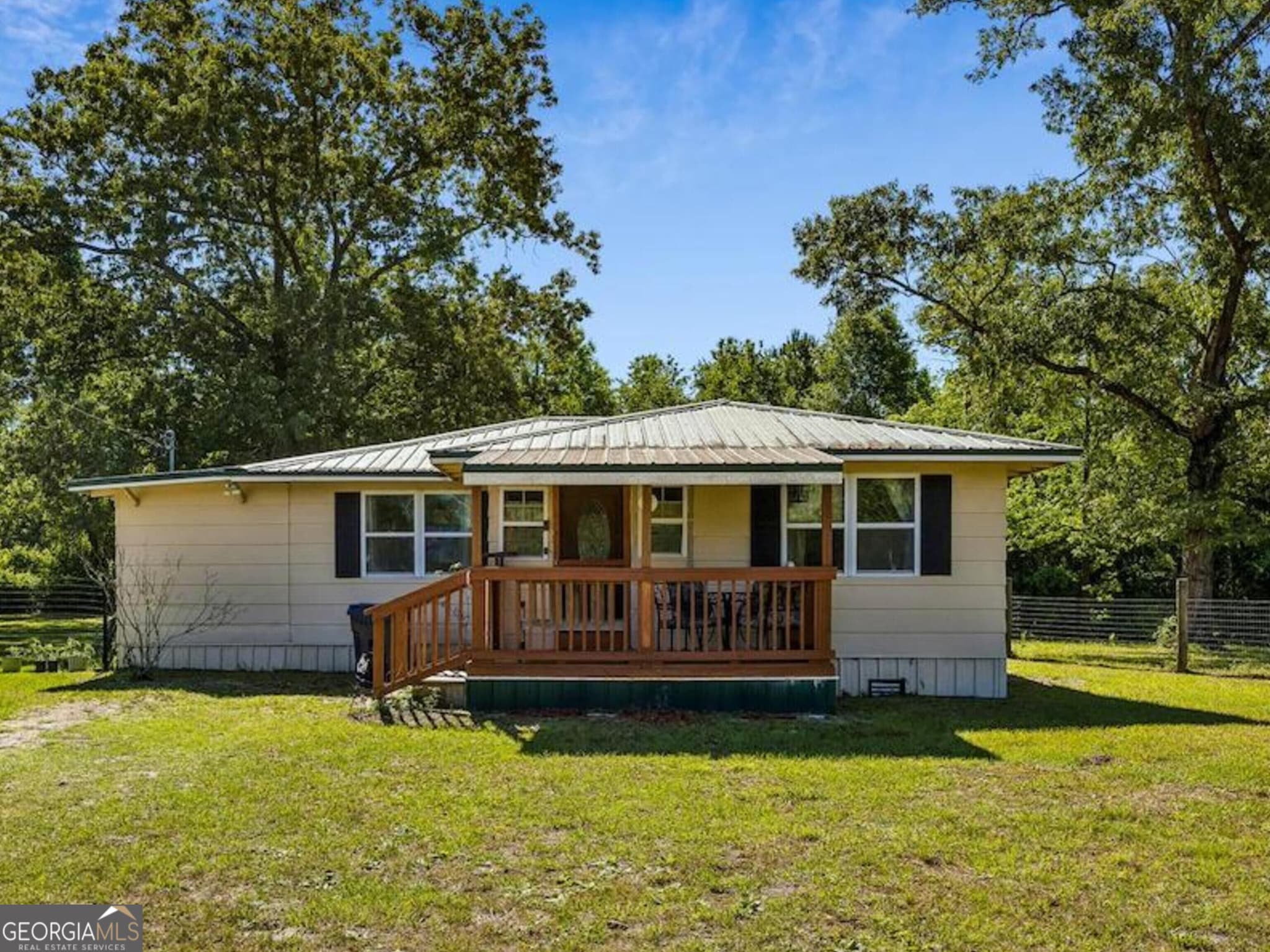 2 bedroom, 1.5 bathroom, 1,194 sq ft single family residence for sale at 161 Cooner Road, Kingsland, GA 31548