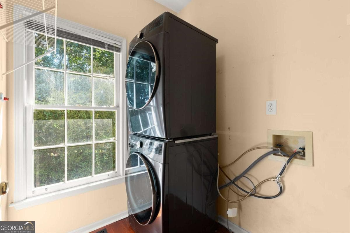 4 bedroom, 2.5 bathroom, 2,704 sq ft single family residence for sale at 3025 Brockton Close, Marietta, GA 30068 — photo 10
