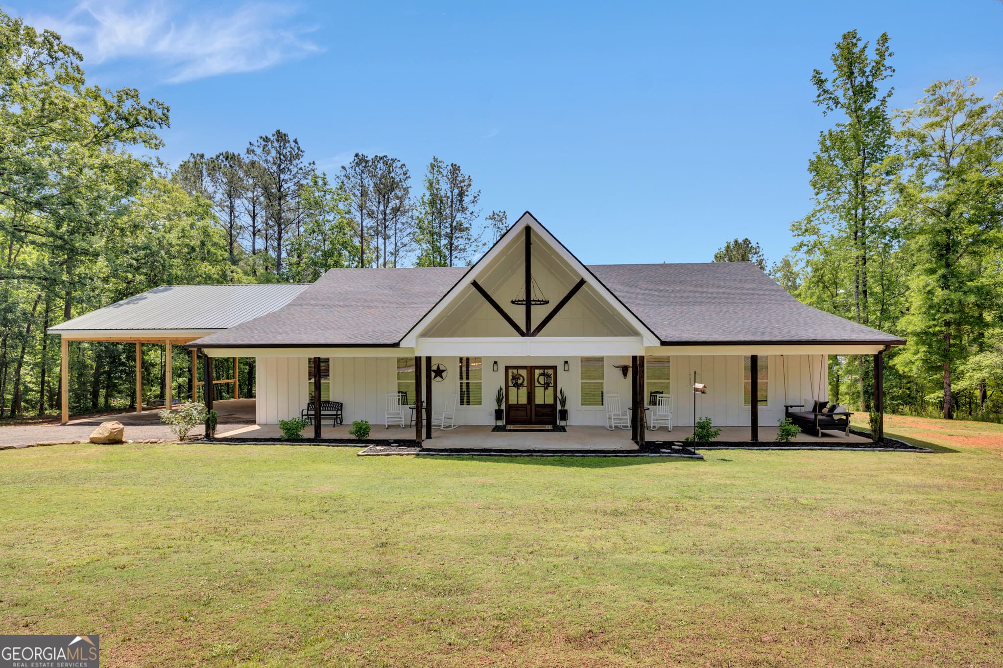 4 bedroom, 3 bathroom, 3,250 sq ft single family residence sold at 565 Hawks Trail, Newborn, GA 30056
