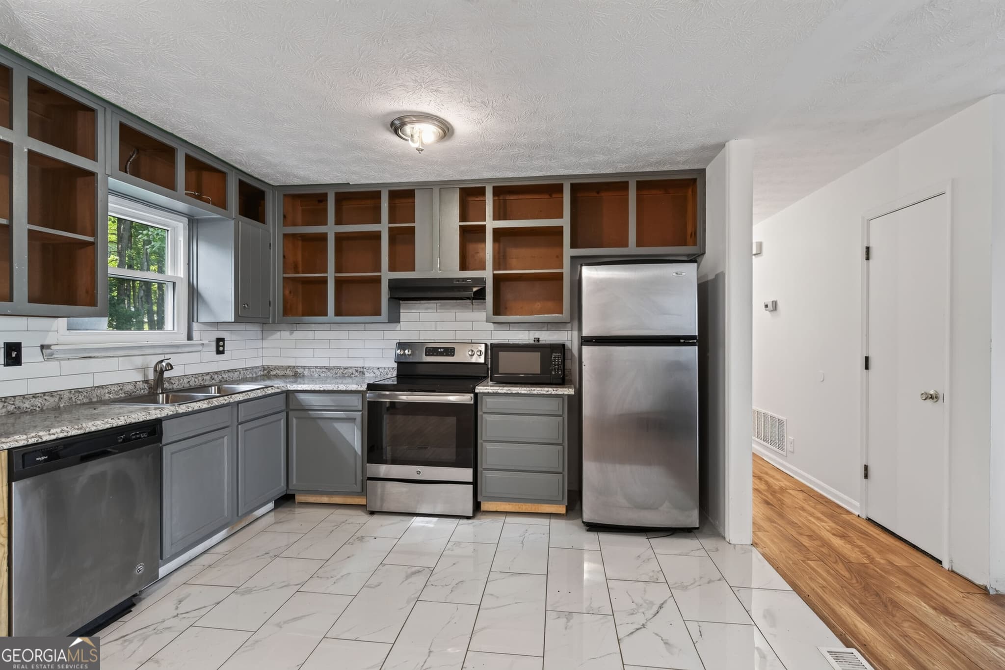3 bedroom, 2 bathroom, 1,702 sq ft single family residence for sale at 3239 Pine Springs Manor, Decatur, GA 30034 — photo 9