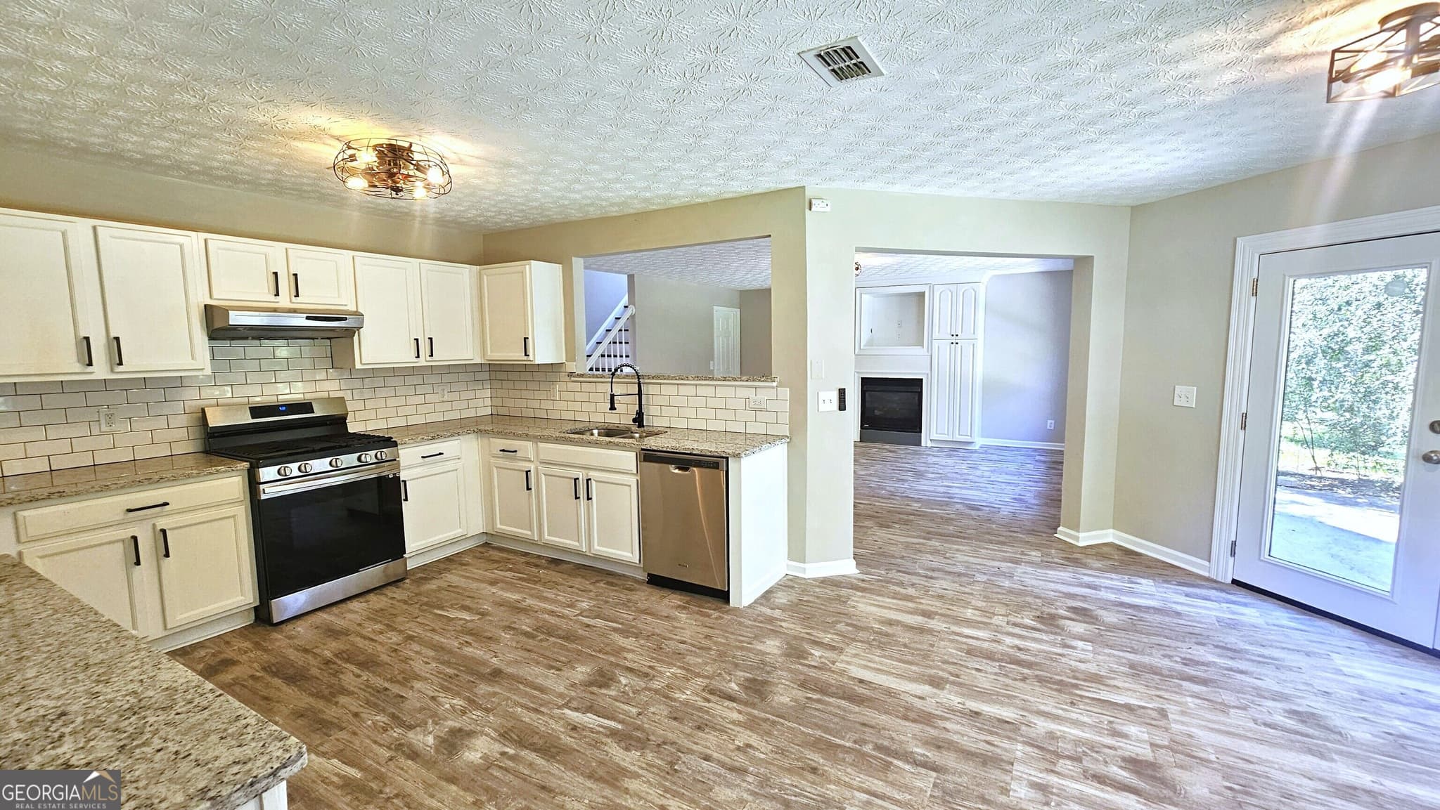 4 bedroom, 2.5 bathroom, 2,854 sq ft single family residence for sale at 528 Lazy River Lane, Woodstock, GA 30188 — photo 10