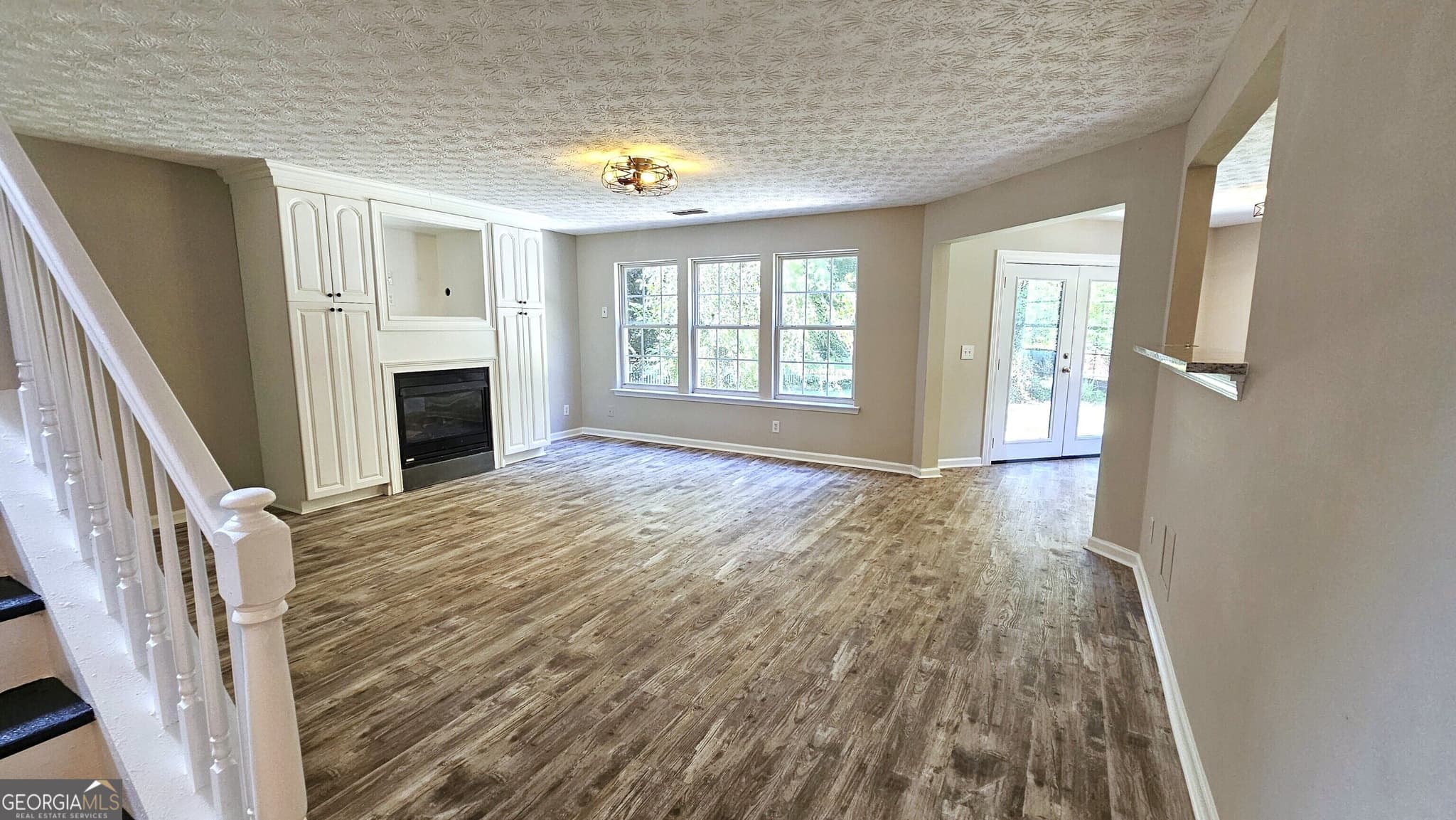4 bedroom, 2.5 bathroom, 2,854 sq ft single family residence for sale at 528 Lazy River Lane, Woodstock, GA 30188 — photo 4