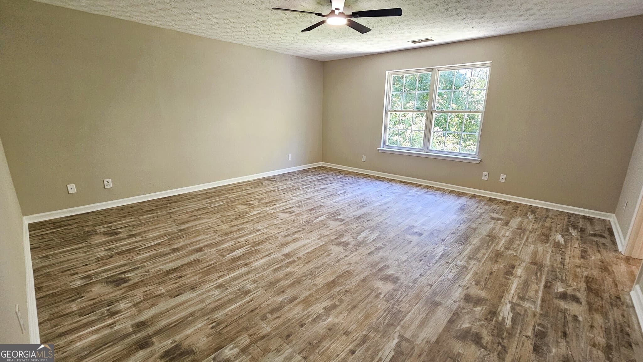 4 bedroom, 2.5 bathroom, 2,854 sq ft single family residence for sale at 528 Lazy River Lane, Woodstock, GA 30188 — photo 8