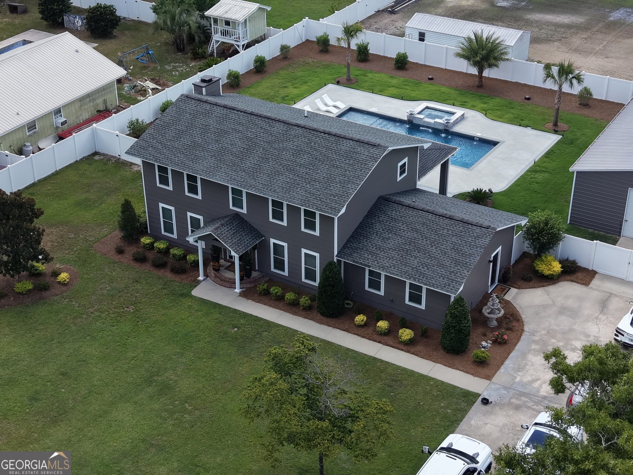 5 bedroom, 3 bathroom, 2,720 sq ft single family residence for sale at 712 Old Waynesville Road, Jesup, GA 31546 — photo 2