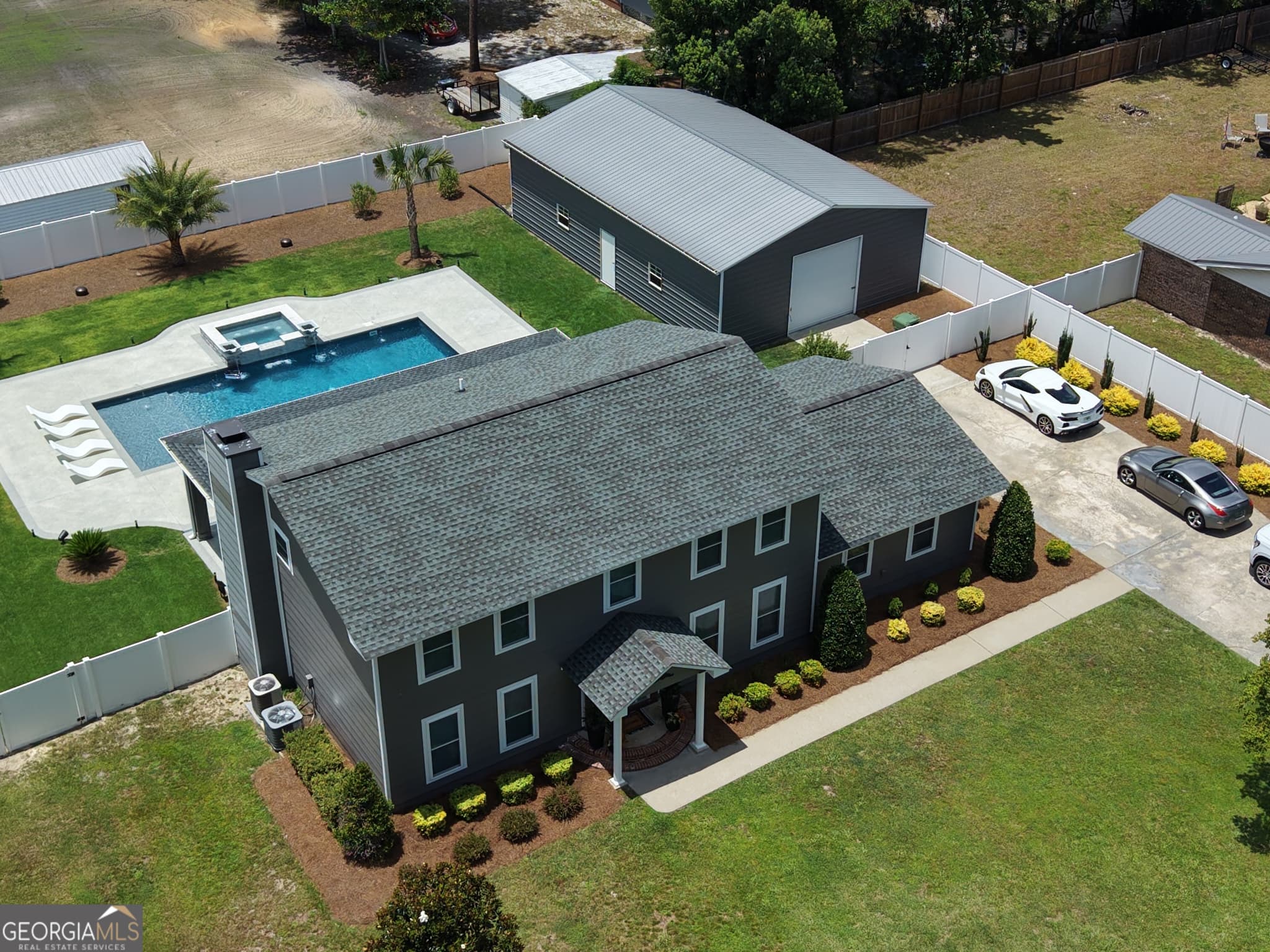 5 bedroom, 3 bathroom, 2,720 sq ft single family residence for sale at 712 Old Waynesville Road, Jesup, GA 31546