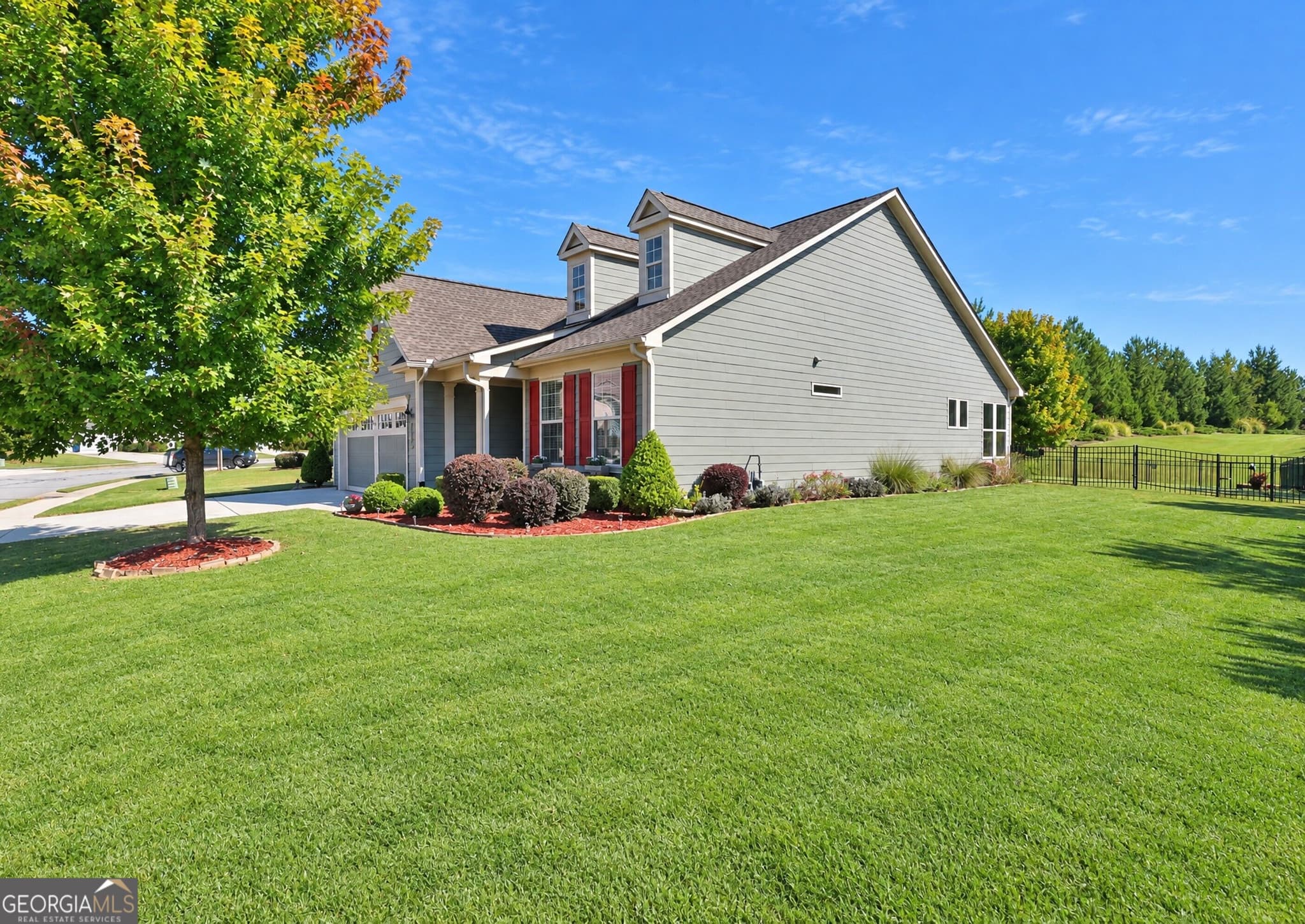 2 bedroom, 2 bathroom, 1,704 sq ft single family residence for sale at 151 Iron Oak Drive, Peachtree City, GA 30269 — photo 2