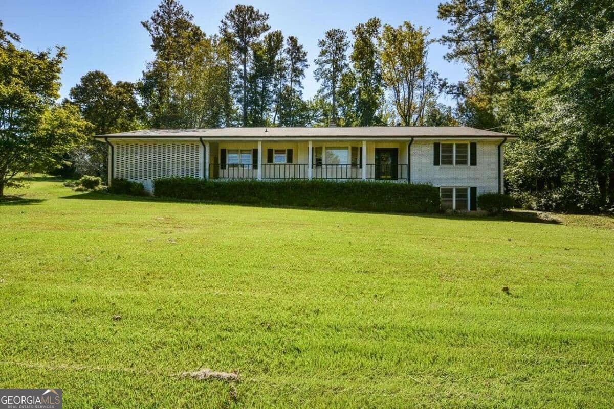 3 bedroom, 3 bathroom, 2,876 sq ft single family residence for sale at 3020 Laura Lane, Lithia Springs, GA 30122 — photo 2