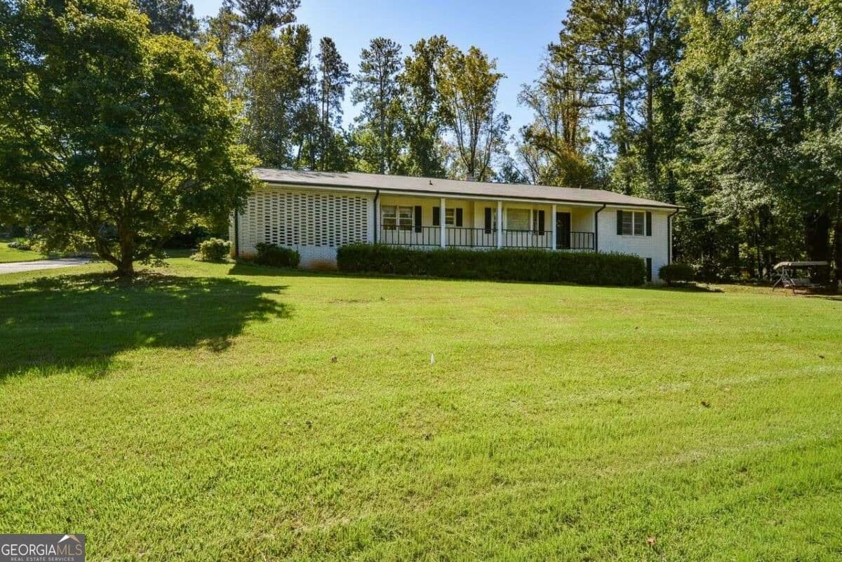 3 bedroom, 3 bathroom, 2,876 sq ft single family residence for sale at 3020 Laura Lane, Lithia Springs, GA 30122 — photo 4