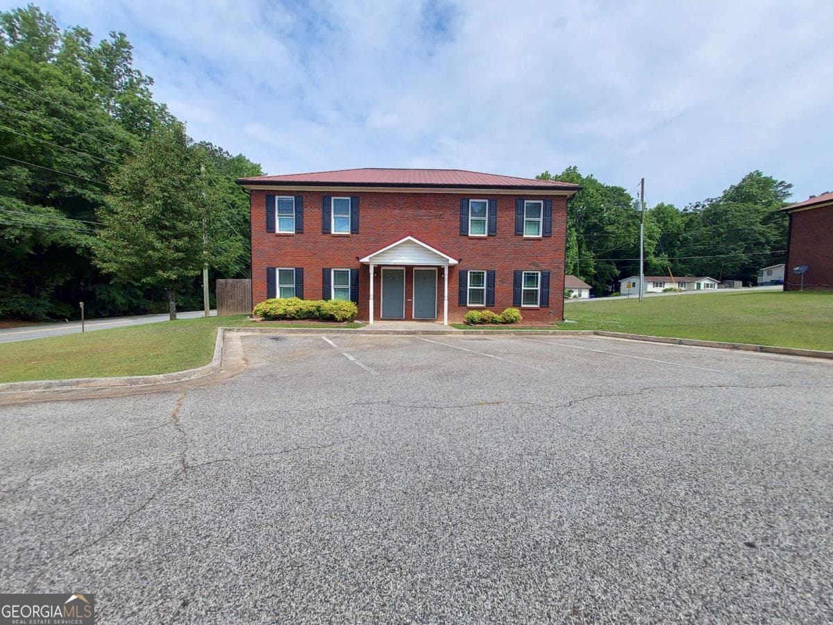 3 bedroom, 1.5 bathroom, 1,134 sq ft duplex for rent at 160 Second Street TOWNHOME #2, Winder, GA 30680 for $1,500 a month — photo 2