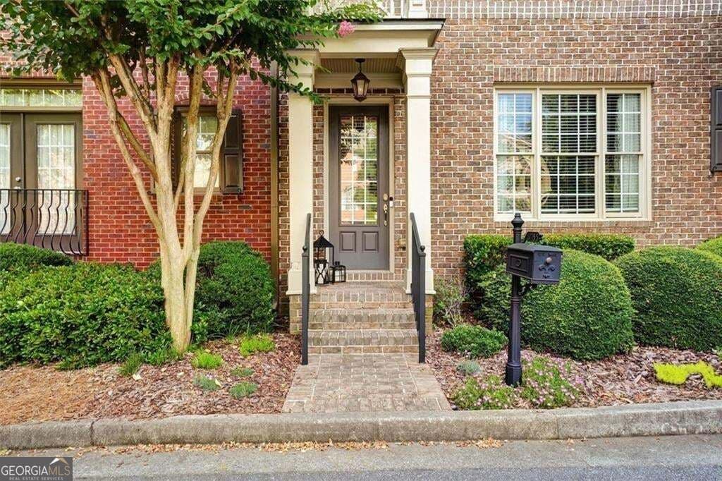 3 bedroom, 3.5 bathroom, 3,380 sq ft townhouse for sale at 10755 Arlington Point, Johns Creek, GA 30022 — photo 2