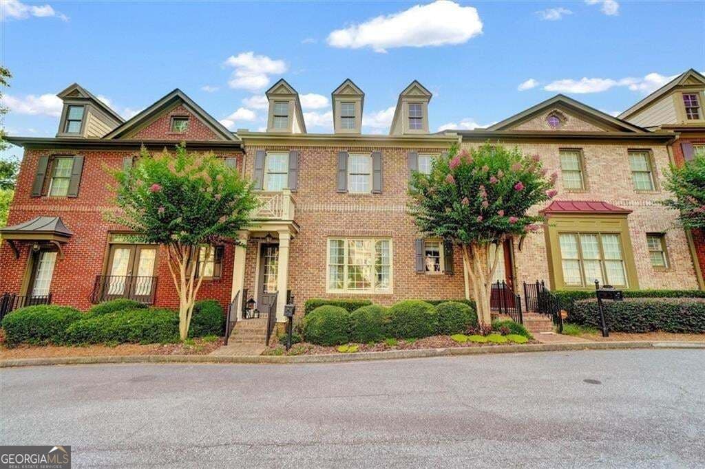 3 bedroom, 3.5 bathroom, 3,380 sq ft townhouse for sale at 10755 Arlington Point, Johns Creek, GA 30022