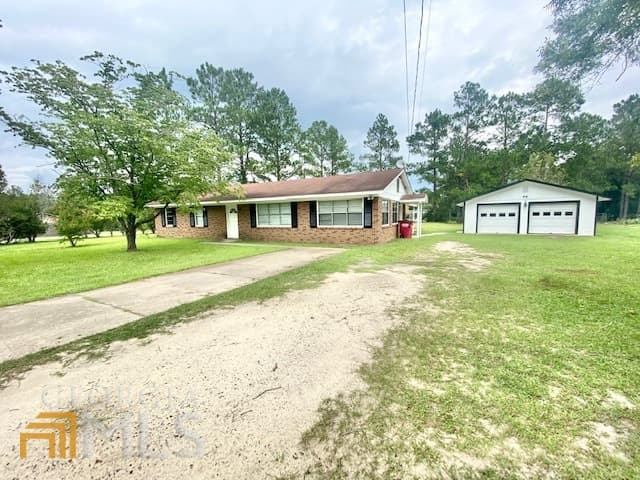 3 bedroom, 2 bathroom, 1,974 sq ft single family residence for sale at 66 W Tenth Street, Helena, GA 31037 — photo 2