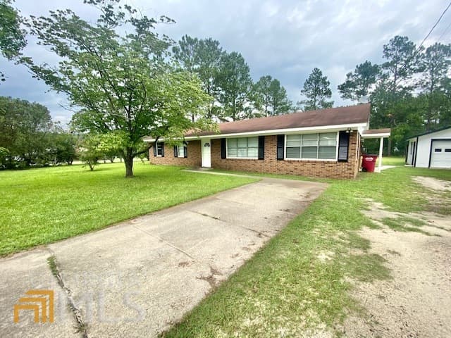 3 bedroom, 2 bathroom, 1,974 sq ft single family residence for sale at 66 W Tenth Street, Helena, GA 31037