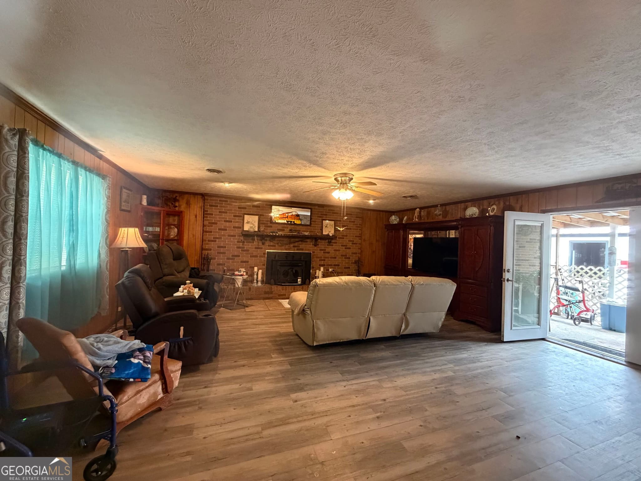 3 bedroom, 2 bathroom, 1,974 sq ft single family residence for sale at 66 W Tenth Street, Helena, GA 31037 — photo 5