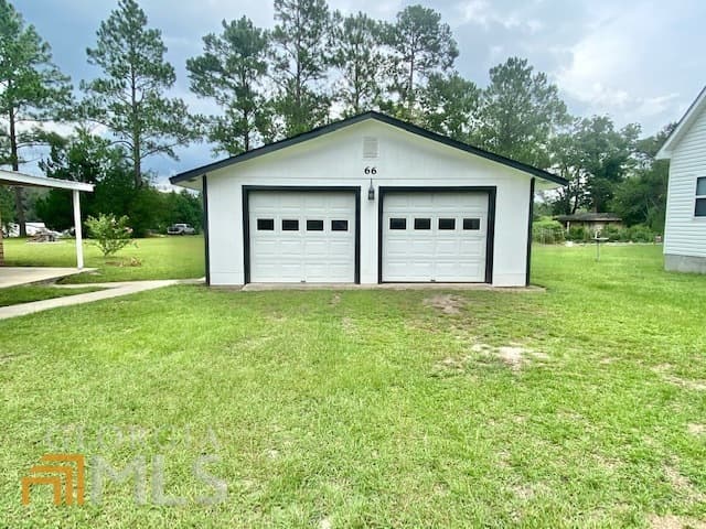 3 bedroom, 2 bathroom, 1,974 sq ft single family residence for sale at 66 W Tenth Street, Helena, GA 31037 — photo 8
