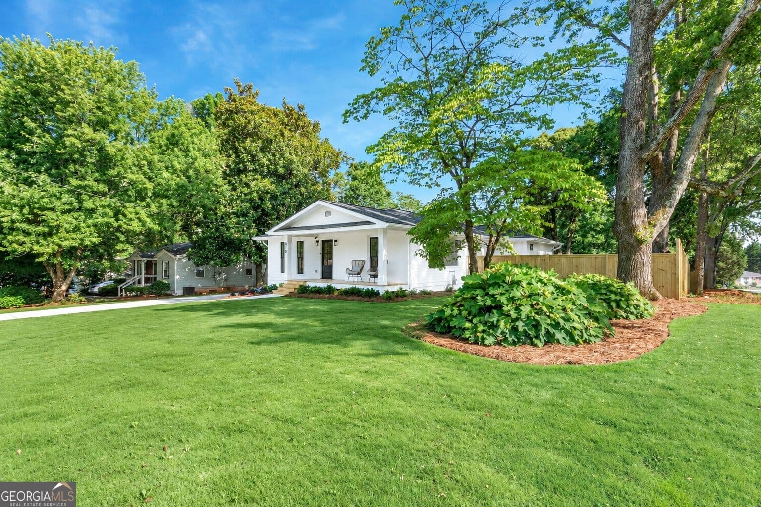 3 bedroom, 2.5 bathroom, 1,900 sq ft single family residence for rent at 970 Pinedale Drive, Smyrna, GA 30080 for $3,400 a month — photo 2
