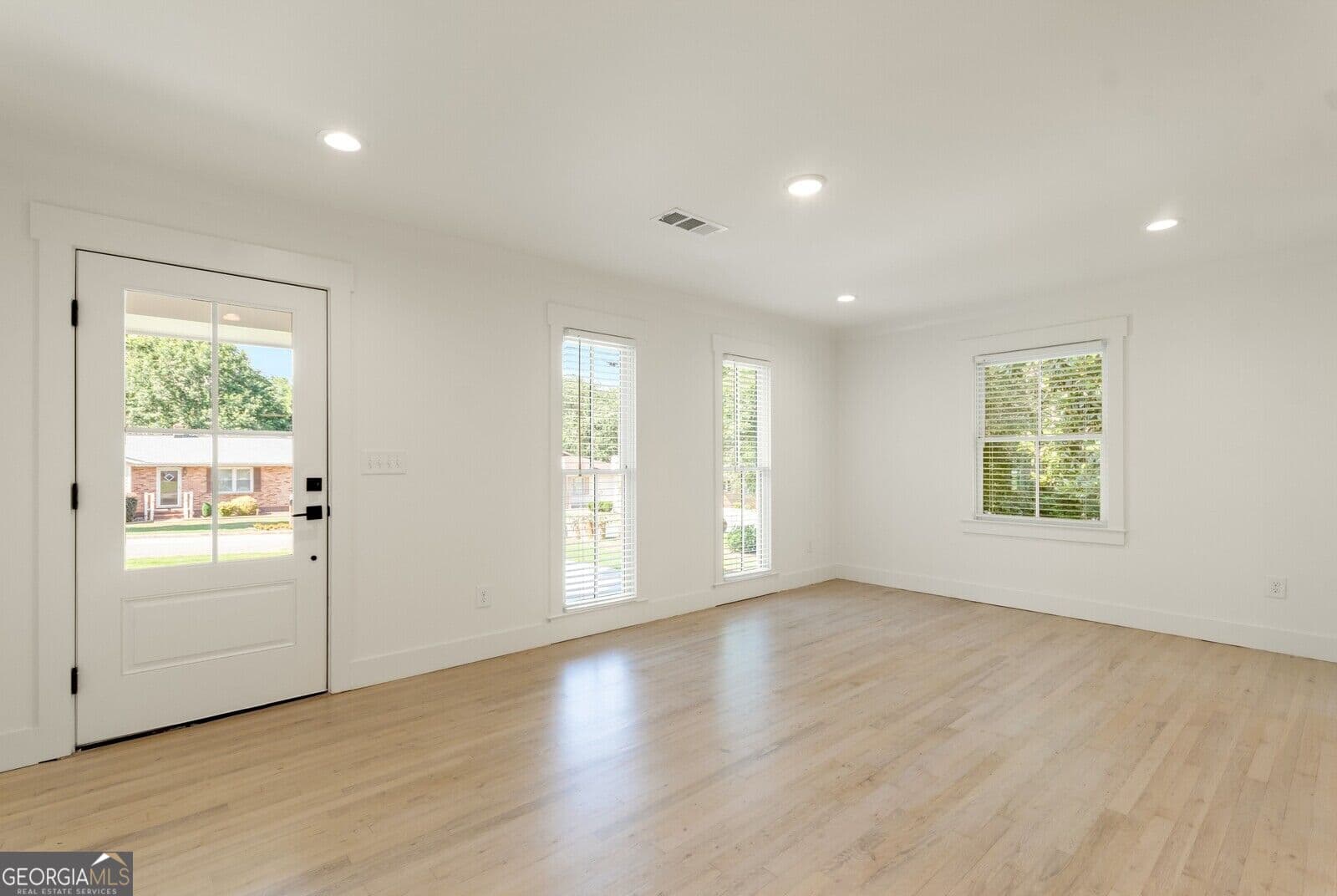 3 bedroom, 2.5 bathroom, 1,900 sq ft single family residence for rent at 970 Pinedale Drive, Smyrna, GA 30080 for $3,400 a month — photo 4