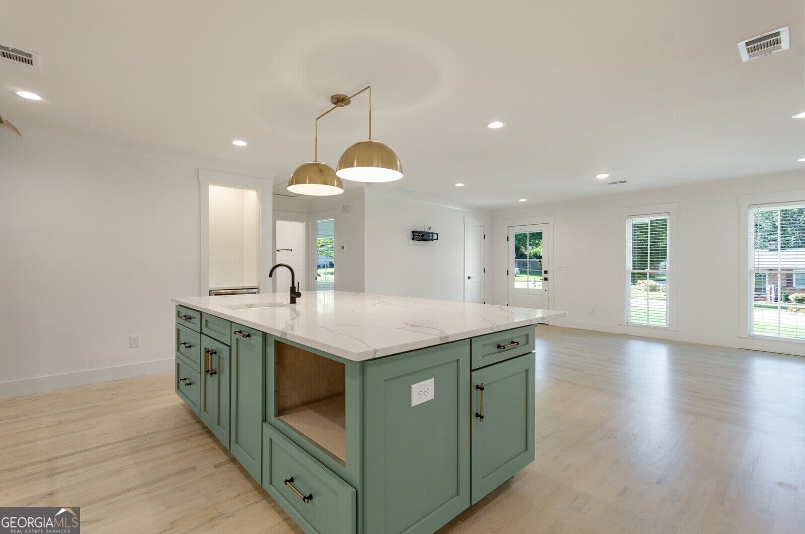 3 bedroom, 2.5 bathroom, 1,900 sq ft single family residence for rent at 970 Pinedale Drive, Smyrna, GA 30080 for $3,400 a month — photo 8
