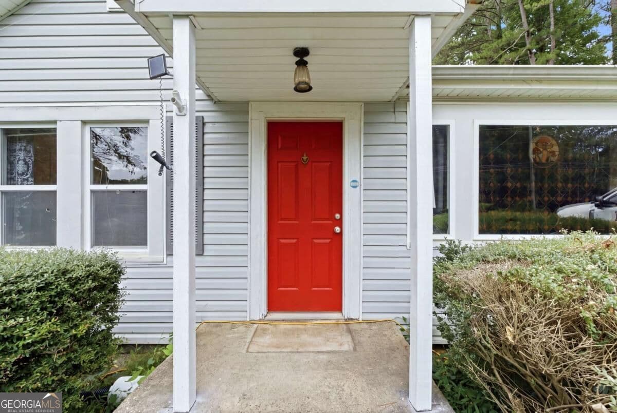 3 bedroom, 1 bathroom, 1,296 sq ft single family residence for sale at 4982 Dallas Acworth Highway, Dallas, GA 30132 — photo 3