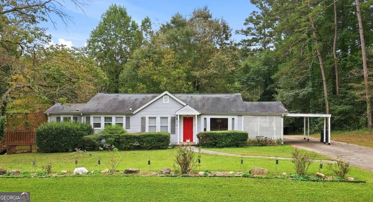 3 bedroom, 1 bathroom, 1,296 sq ft single family residence for sale at 4982 Dallas Acworth Highway, Dallas, GA 30132 — photo 1 of 50