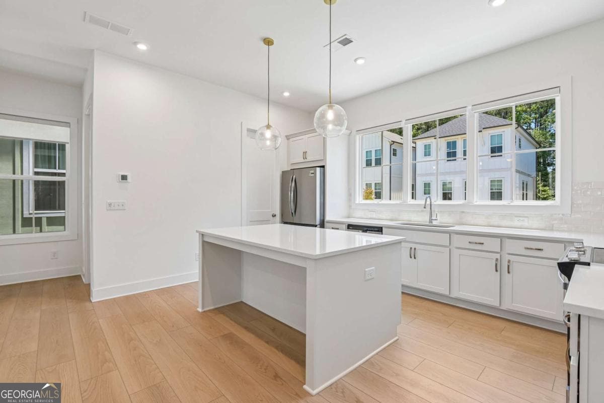 4 bedroom, 3.5 bathroom, 1,820 sq ft single family residence for sale at 119 Pinecone Parkway, Alpharetta, GA 30022 — photo 4