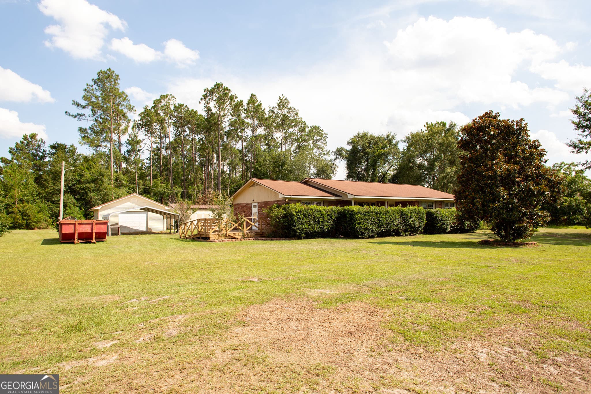3 bedroom, 3 bathroom, 1,665 sq ft single family residence for sale at 542 Ga Highway 64, Alma, GA 31510 — photo 3