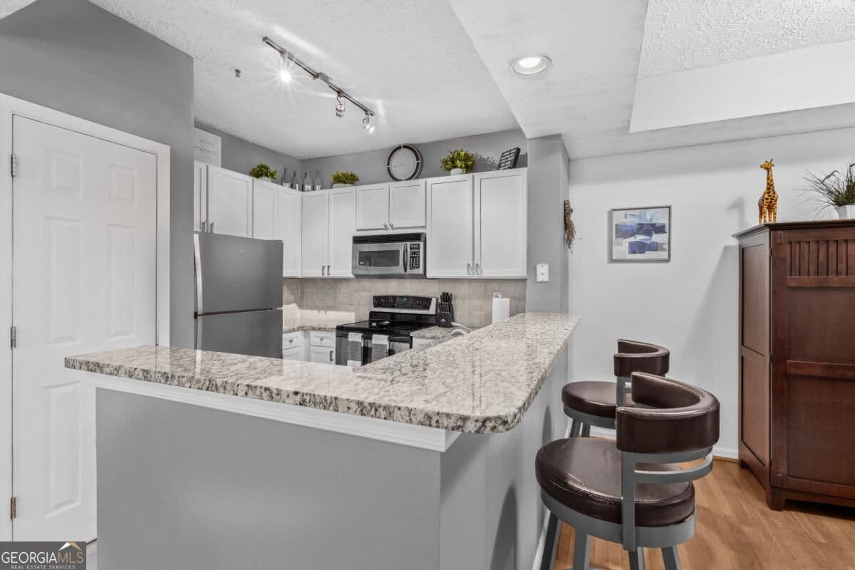 2 bedroom, 2 bathroom, 1,181 sq ft condominium for sale at 1250 Parkwood Circle 2108, Atlanta, GA 30339 — photo 2