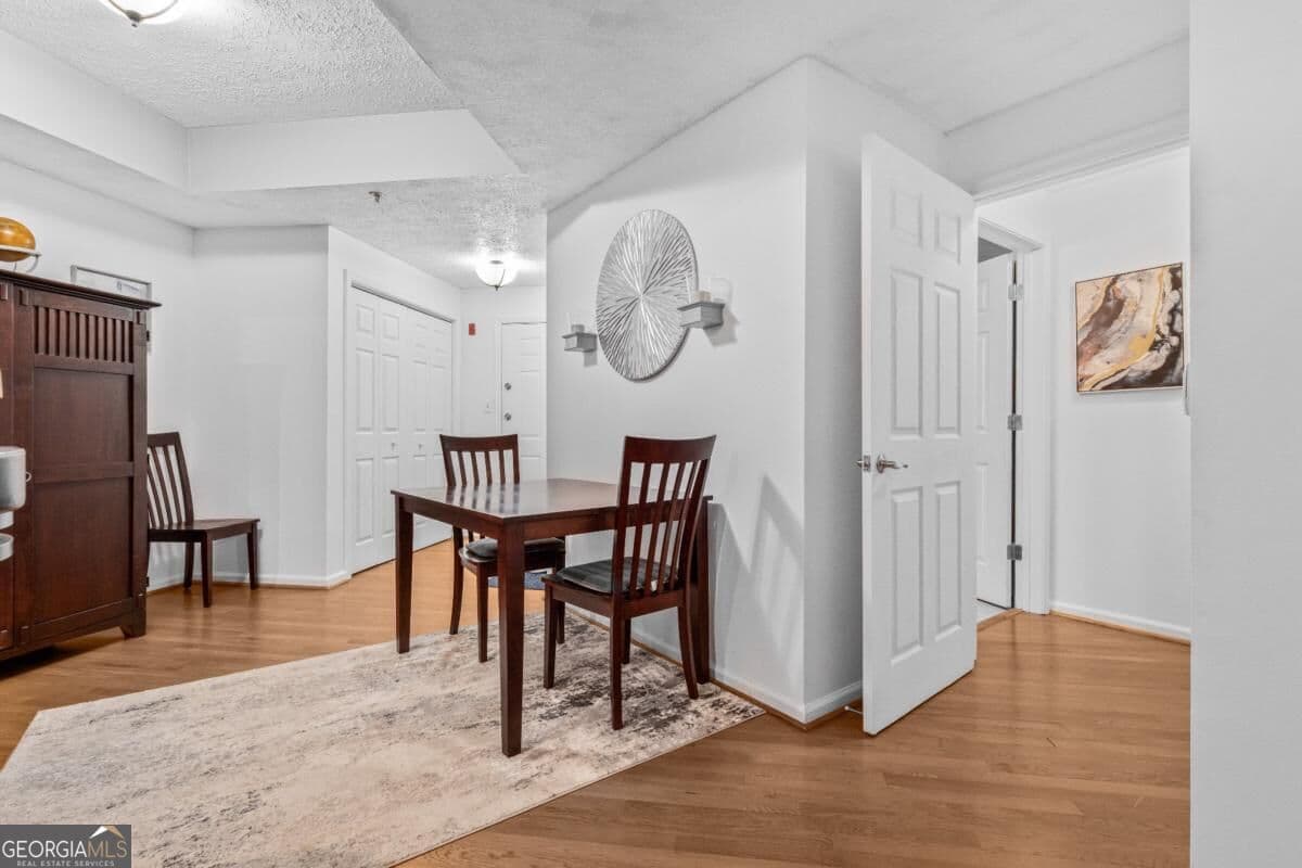 2 bedroom, 2 bathroom, 1,181 sq ft condominium for sale at 1250 Parkwood Circle 2108, Atlanta, GA 30339 — photo 6