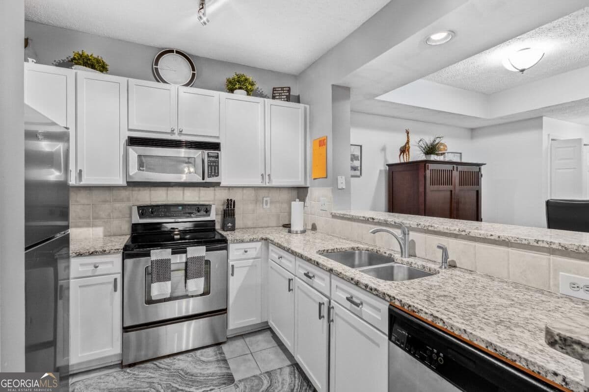 2 bedroom, 2 bathroom, 1,181 sq ft condominium for sale at 1250 Parkwood Circle 2108, Atlanta, GA 30339 — photo 3