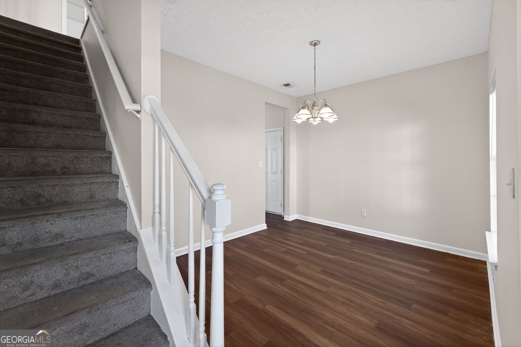 3 bedroom, 2.5 bathroom, 1,640 sq ft single family residence for sale at 4292 Linecrest Lane, Ellenwood, GA 30294 — photo 6