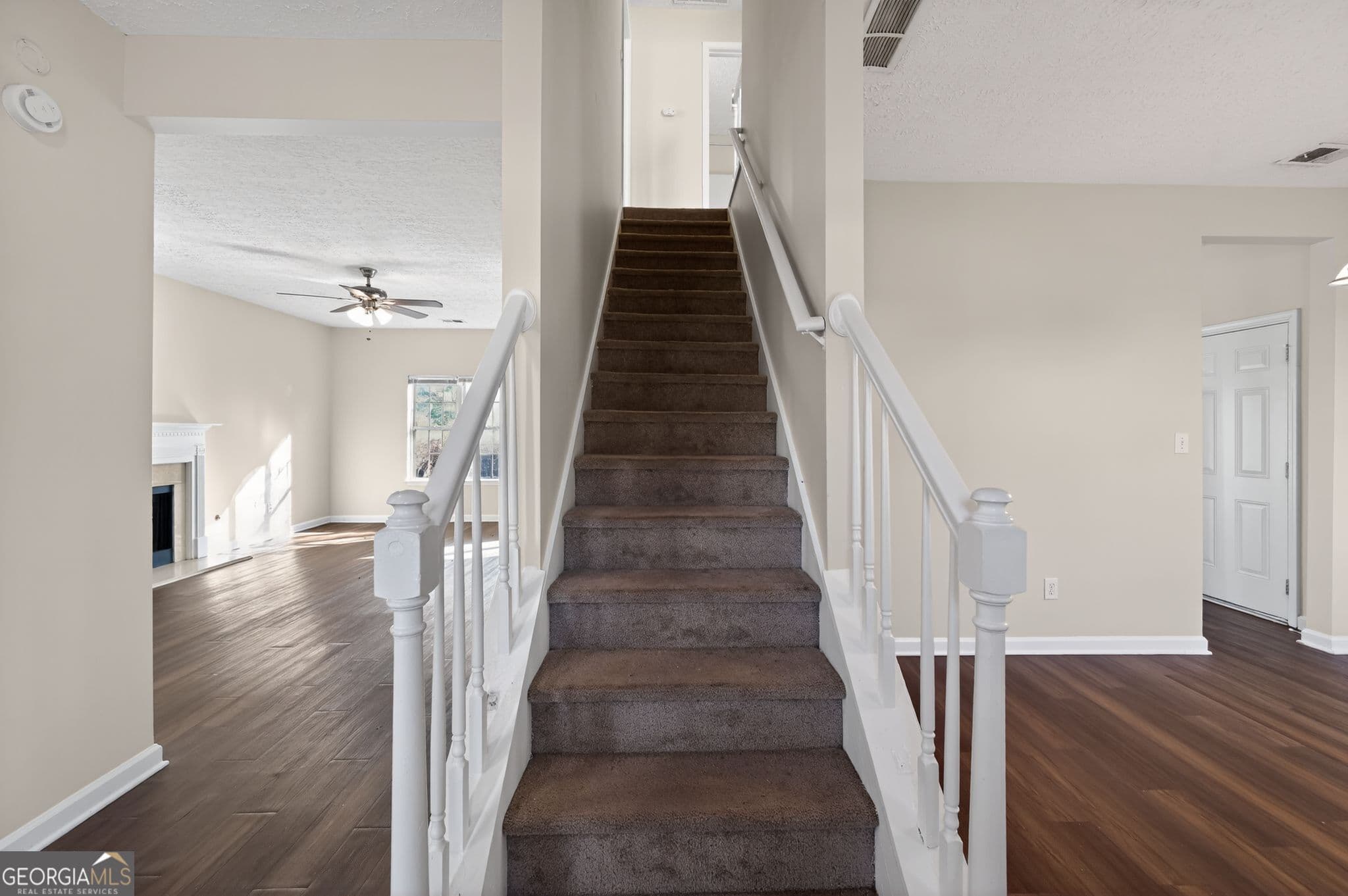 3 bedroom, 2.5 bathroom, 1,640 sq ft single family residence for sale at 4292 Linecrest Lane, Ellenwood, GA 30294 — photo 5