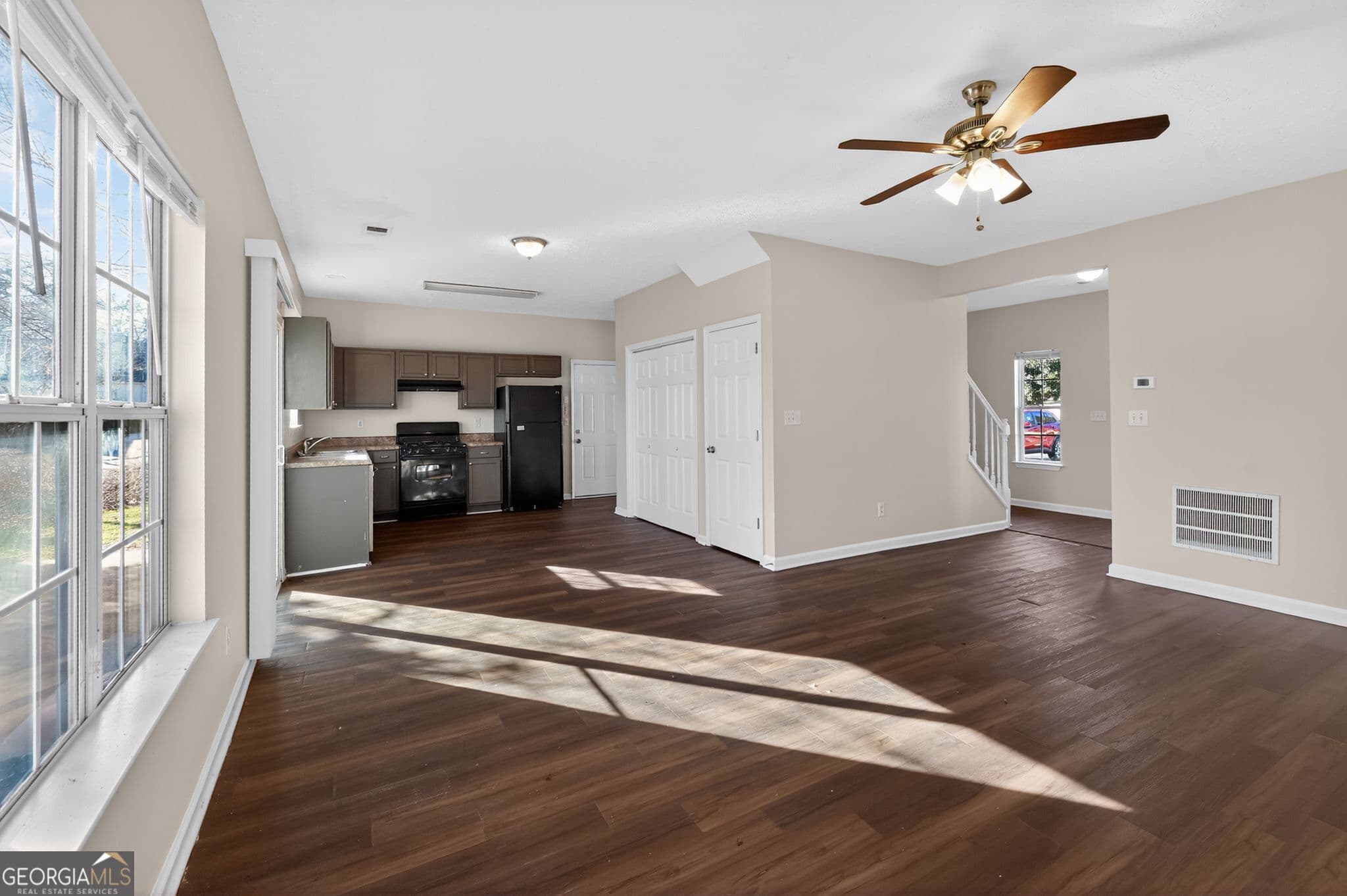 3 bedroom, 2.5 bathroom, 1,640 sq ft single family residence for sale at 4292 Linecrest Lane, Ellenwood, GA 30294 — photo 9