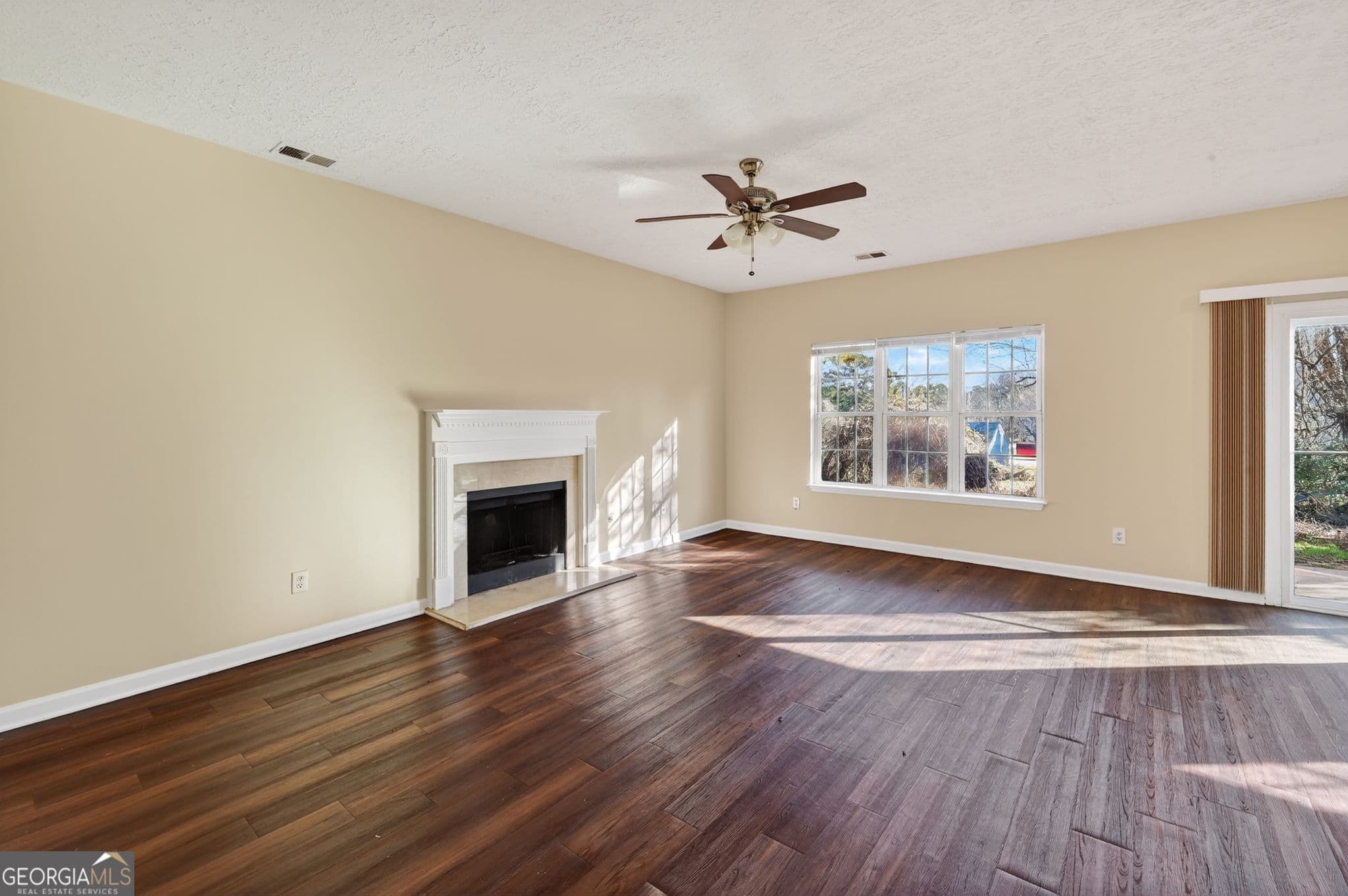 3 bedroom, 2.5 bathroom, 1,640 sq ft single family residence for sale at 4292 Linecrest Lane, Ellenwood, GA 30294 — photo 8