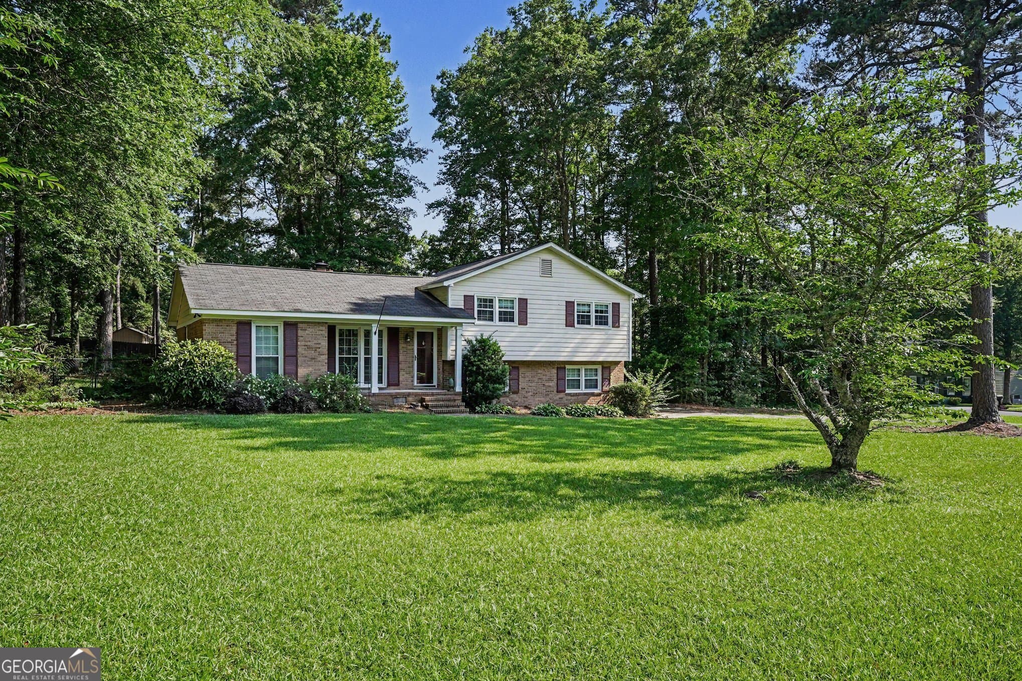 3 bedroom, 2 bathroom, 1,427 sq ft single family residence for sale at 752 Springdale Woods Drive, Macon, GA 31210 — photo 3